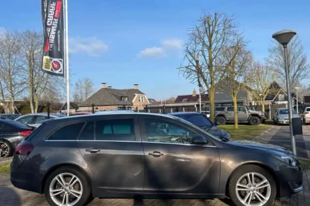 Opel Insignia Sports Tourer (2015) thumbnail 4