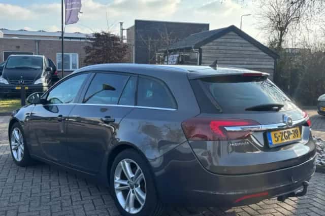 Opel Insignia Sports Tourer (2015) thumbnail 6
