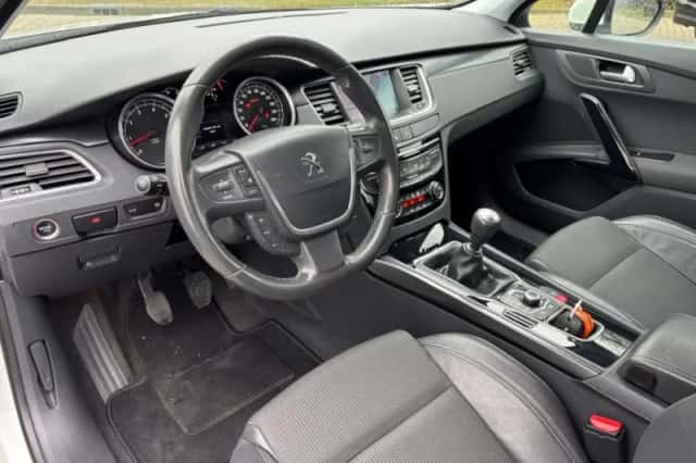 Peugeot 508 (2011) thumbnail 12