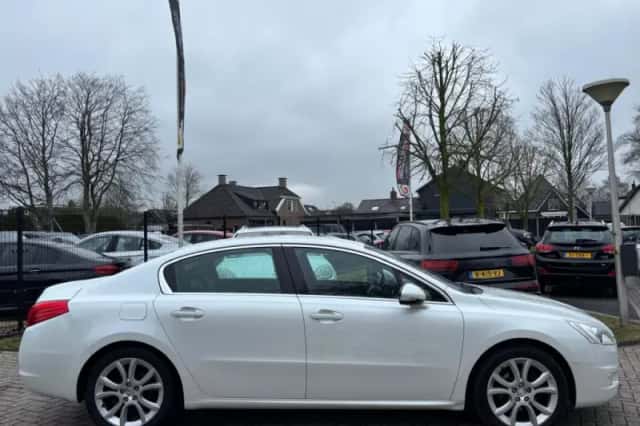 Peugeot 508 (2011) thumbnail 5