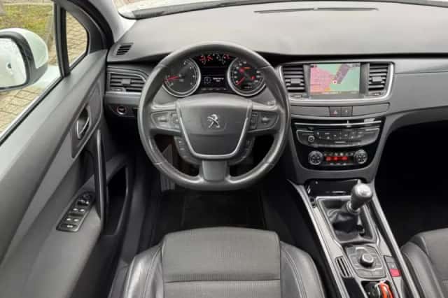 Peugeot 508 (2011) thumbnail 9