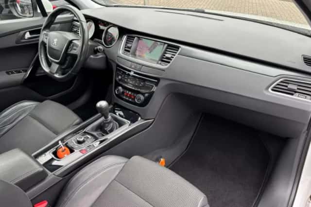 Peugeot 508 (2011) thumbnail 10