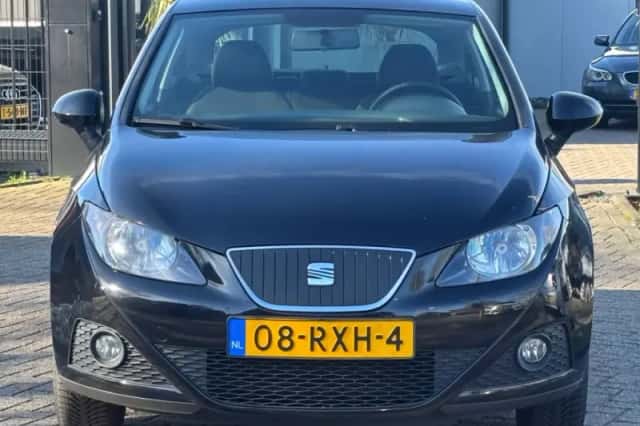 SEAT Ibiza (2011) thumbnail 2