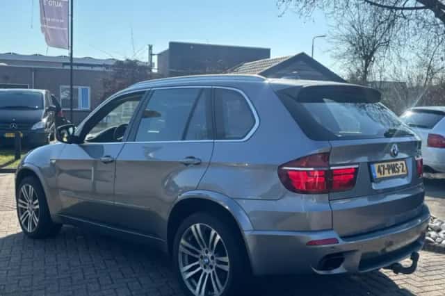 BMW X5 (2011) thumbnail 8