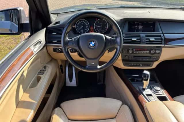 BMW X5 (2011) thumbnail 9
