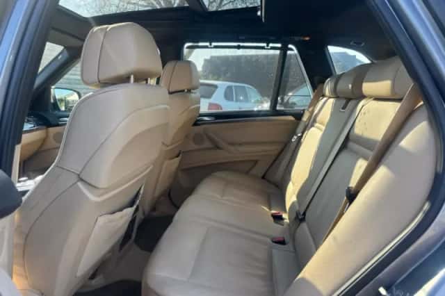 BMW X5 (2011) thumbnail 10