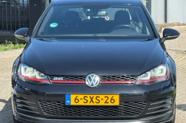 Volkswagen Golf (2014) thumbnail 2