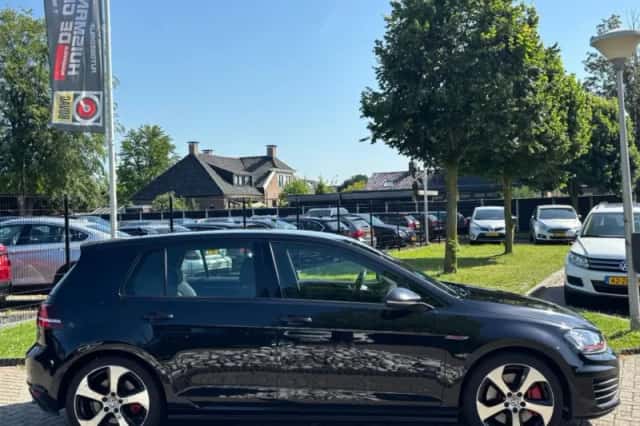 Volkswagen Golf (2014) thumbnail 3