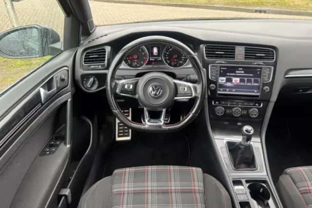 Volkswagen Golf (2014) thumbnail 9