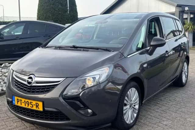Opel Zafira (2016) thumbnail 1