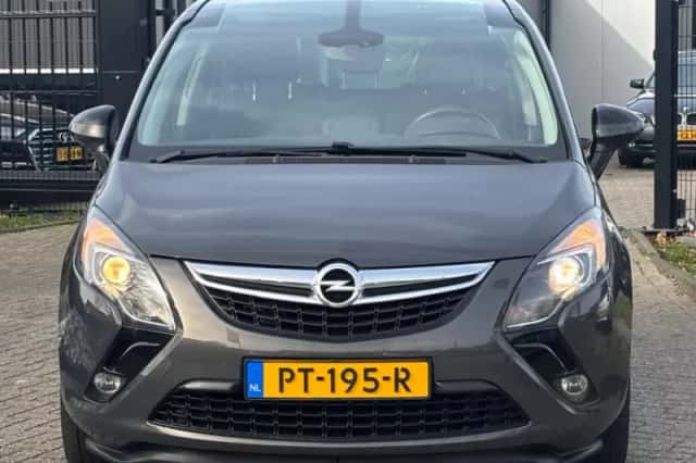 Opel Zafira (2016) thumbnail 2