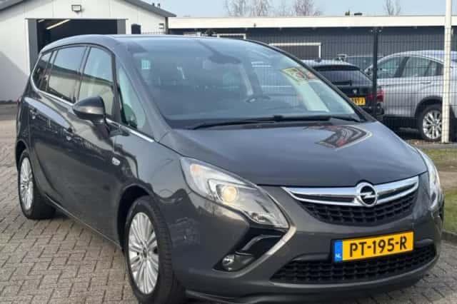 Opel Zafira (2016) thumbnail 3