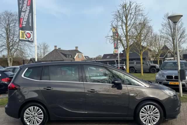 Opel Zafira (2016) thumbnail 4