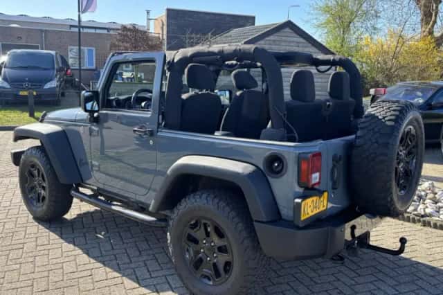 Jeep Wrangler (2014) thumbnail 11