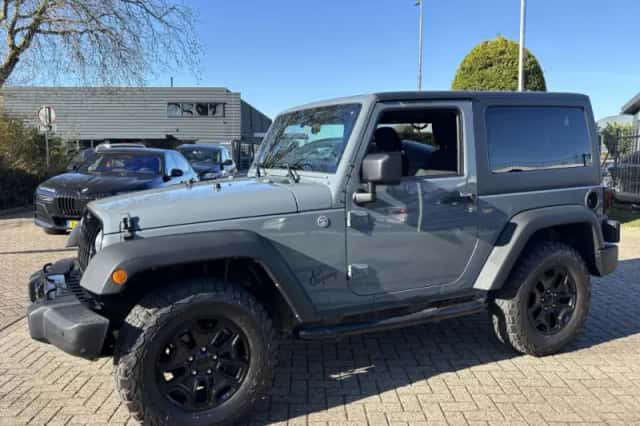 Jeep Wrangler (2014) thumbnail 12