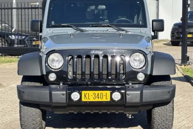 Jeep Wrangler (2014) thumbnail 3