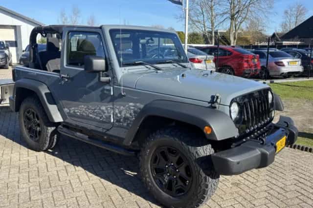 Jeep Wrangler (2014) thumbnail 5