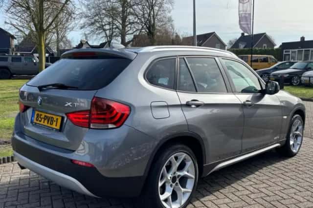 BMW X1 (2011) thumbnail 2