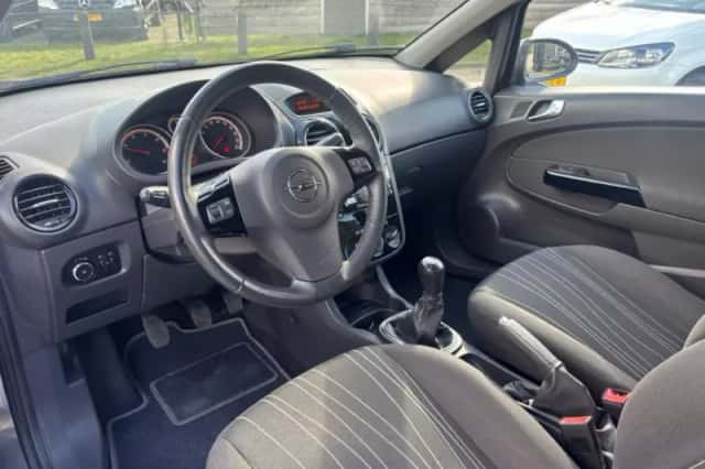 Opel Corsa (2011) thumbnail 12