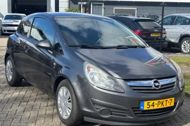 Opel Corsa (2011) thumbnail 3