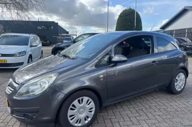 Opel Corsa (2011) thumbnail 4