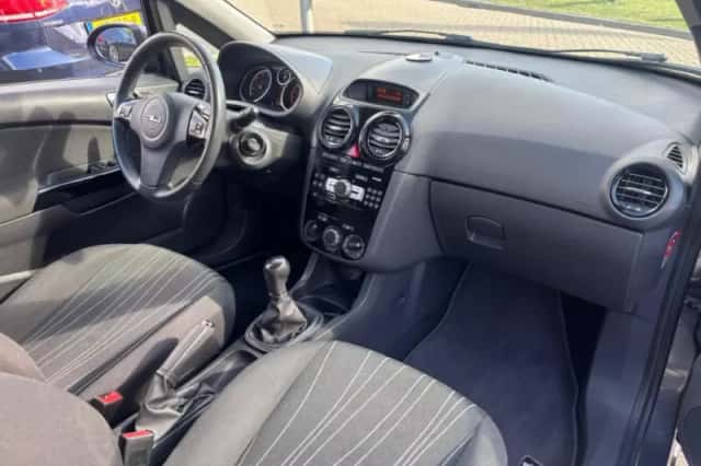 Opel Corsa (2011) thumbnail 9