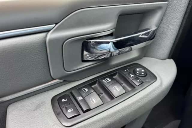 Dodge Ram (2014) thumbnail 17