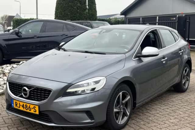 Volvo V40 (2017) thumbnail 1