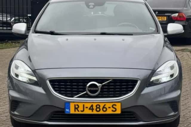 Volvo V40 (2017) thumbnail 2