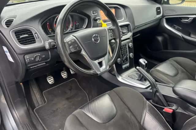 Volvo V40 (2017) thumbnail 11
