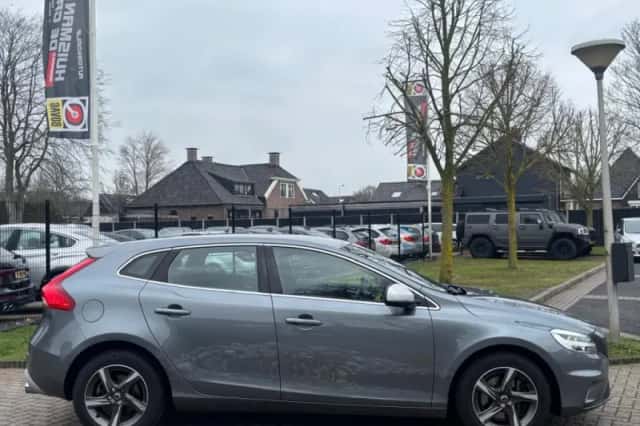 Volvo V40 (2017) thumbnail 4