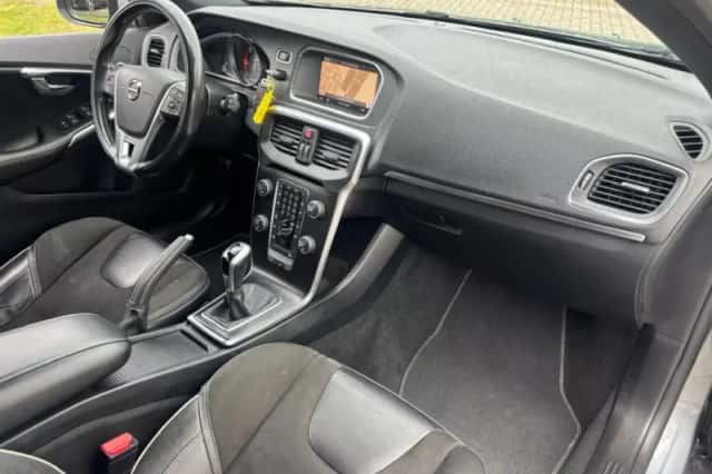 Volvo V40 (2017) thumbnail 10
