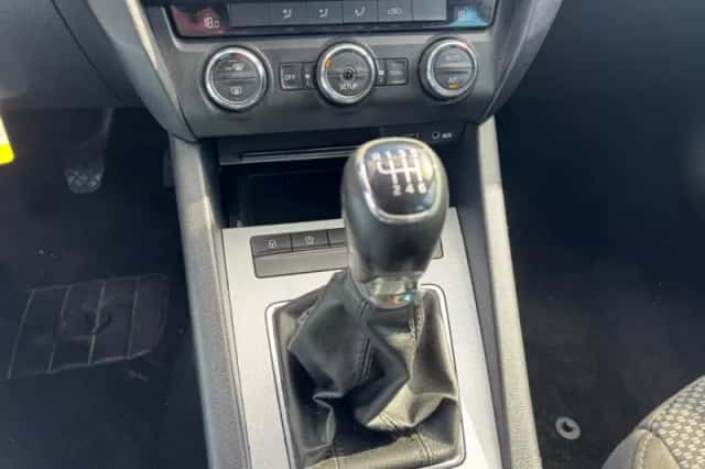 Škoda Octavia (2013) thumbnail 16