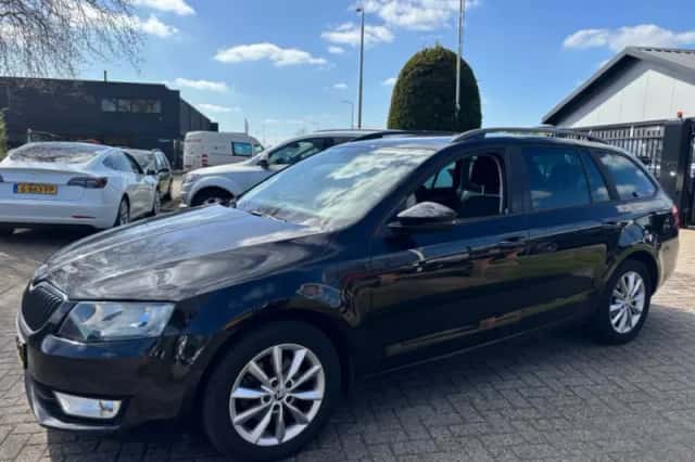 Škoda Octavia (2013) thumbnail 4