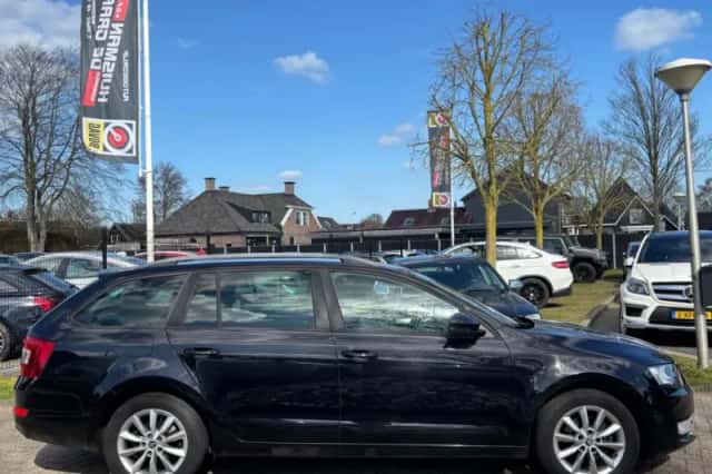Škoda Octavia (2013) thumbnail 5