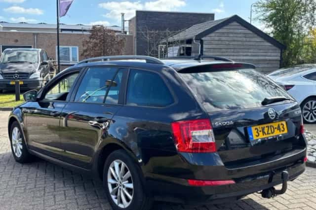 Škoda Octavia (2013) thumbnail 8