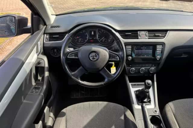 Škoda Octavia (2013) thumbnail 9