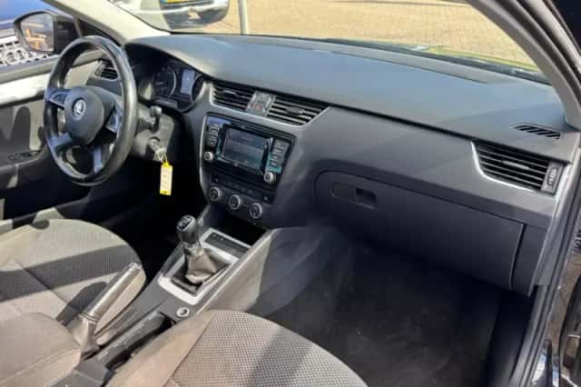 Škoda Octavia (2013) thumbnail 10