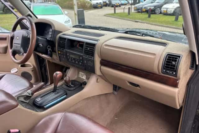 Land Rover Discovery (2002) thumbnail 11