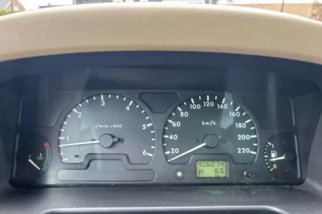 Land Rover Discovery (2002) thumbnail 12