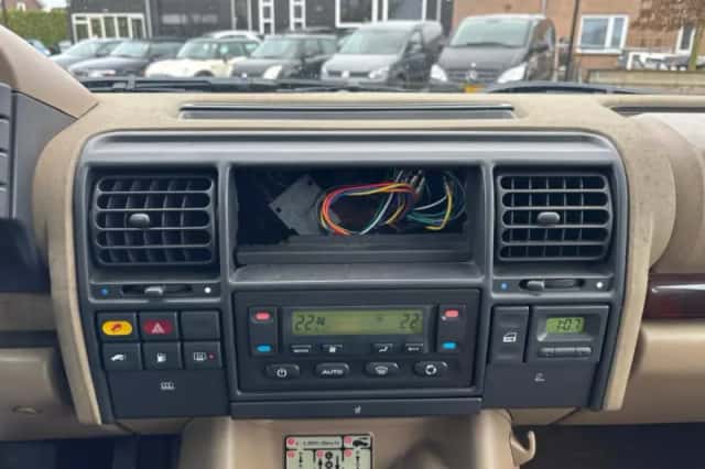 Land Rover Discovery (2002) thumbnail 14
