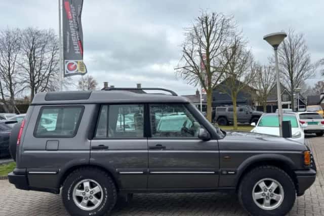 Land Rover Discovery (2002) thumbnail 4