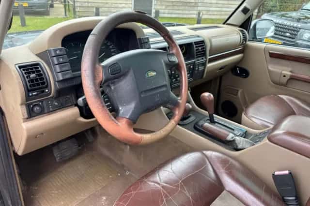 Land Rover Discovery (2002) thumbnail 7