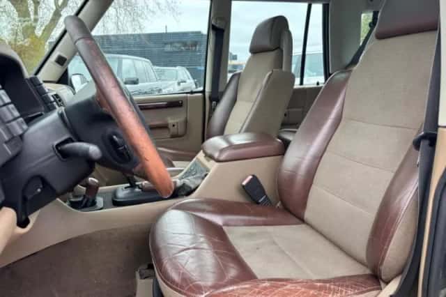 Land Rover Discovery (2002) thumbnail 8