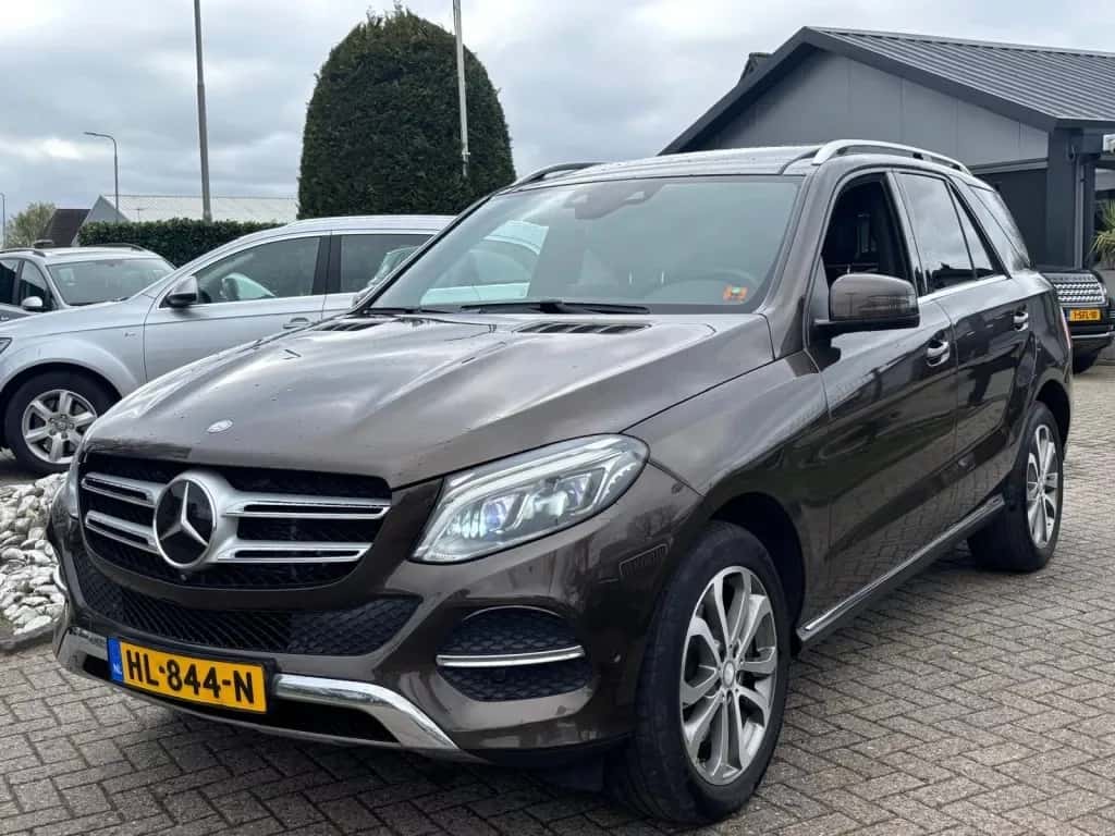 Mercedes-Benz GLE (2015) — foto 1