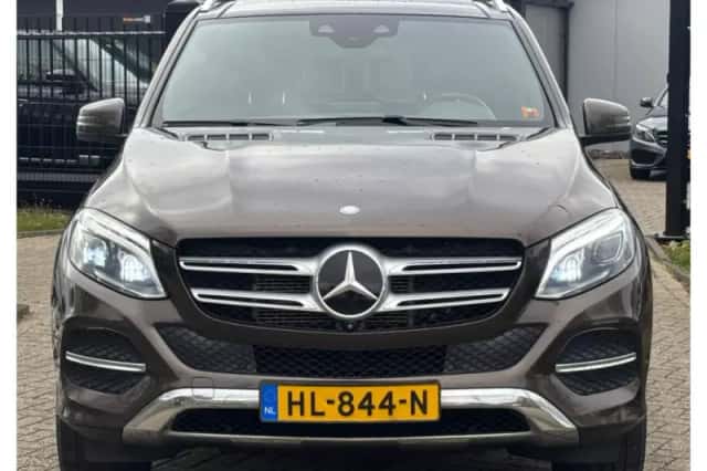 Mercedes-Benz GLE (2015) thumbnail 2