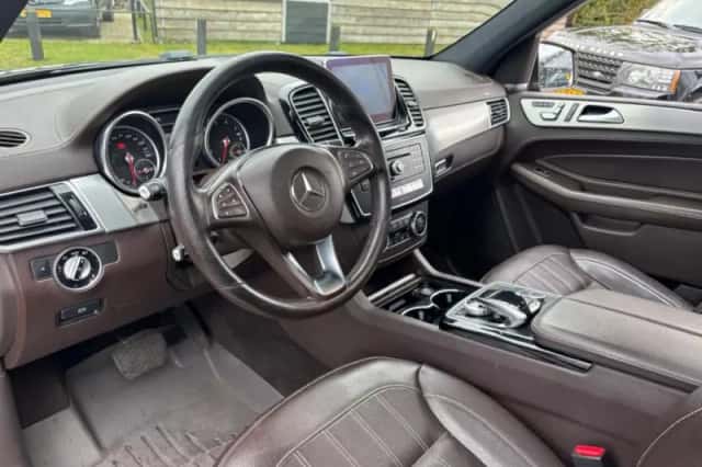 Mercedes-Benz GLE (2015) thumbnail 13
