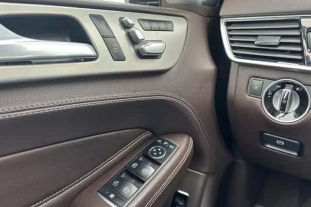 Mercedes-Benz GLE (2015) thumbnail 16