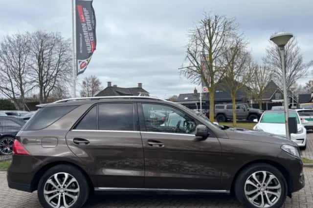 Mercedes-Benz GLE (2015) thumbnail 4