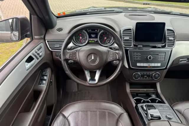 Mercedes-Benz GLE (2015) thumbnail 9